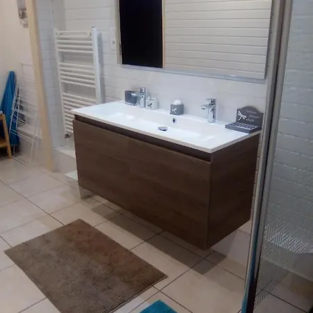 Lejlighed Meuble Spacieux De 1 A 5 Personnes Linge De Maison Et Menage En Fin De Sejour Compris Cholet