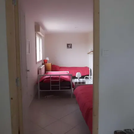 Meuble Spacieux De 1 A 5 Personnes Linge De Maison Et Menage En Fin De Sejour Compris * Cholet